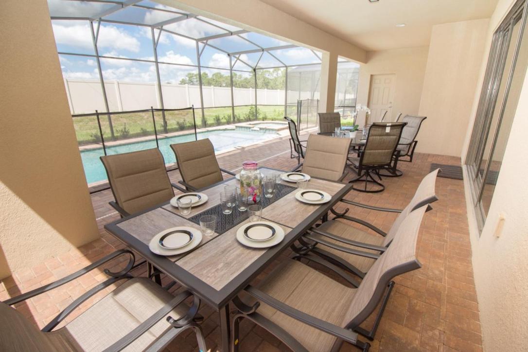 Large Luxury Pool Kissimmee